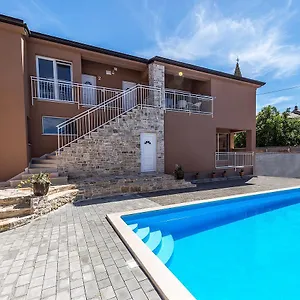 Valtrazza 4* Tar-Vabriga
